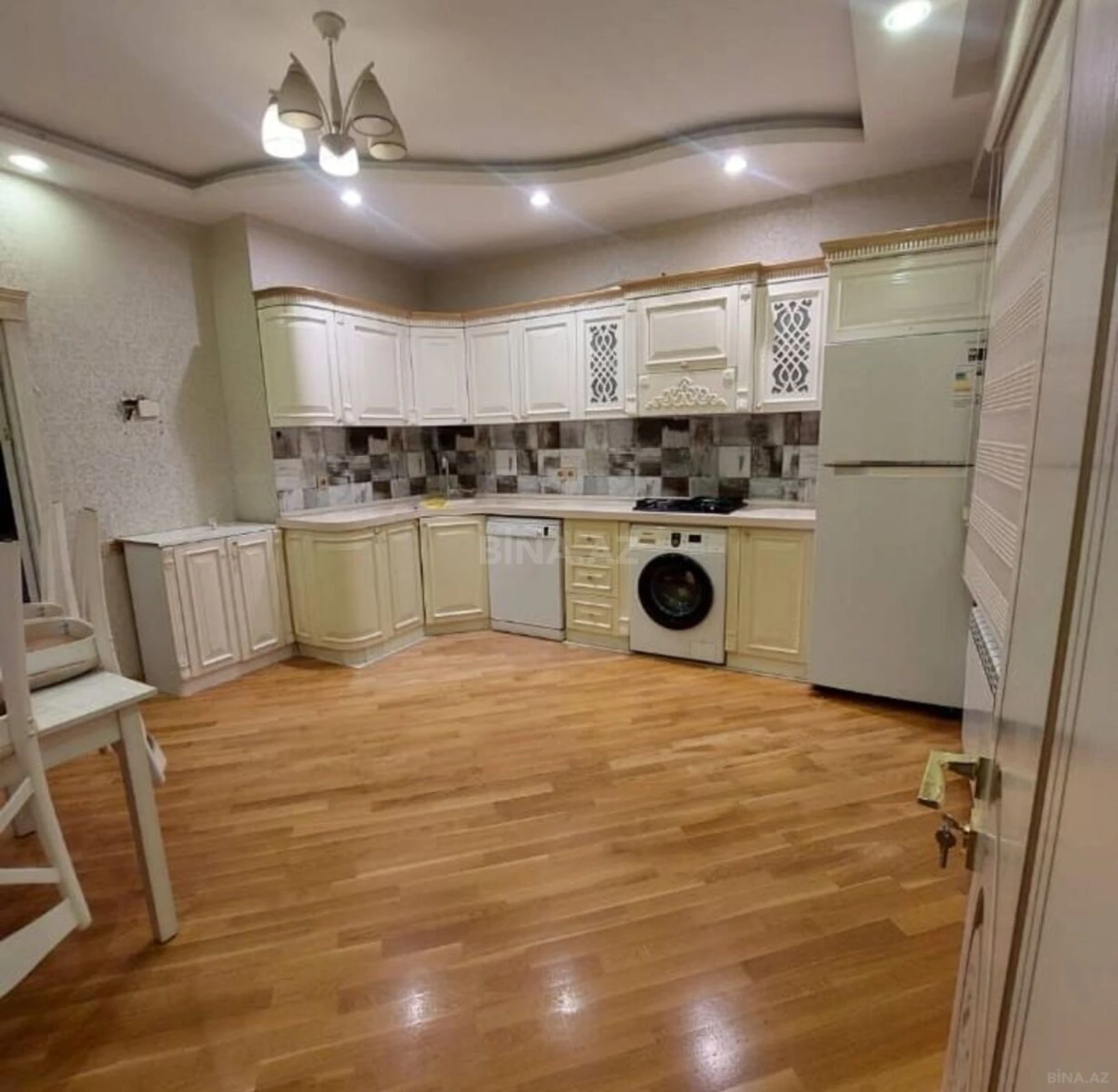 Kirayə verilir 3 otaqlı mənzil 95 m²