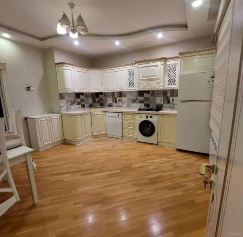 Kirayə verilir 3 otaqlı mənzil 95 m²