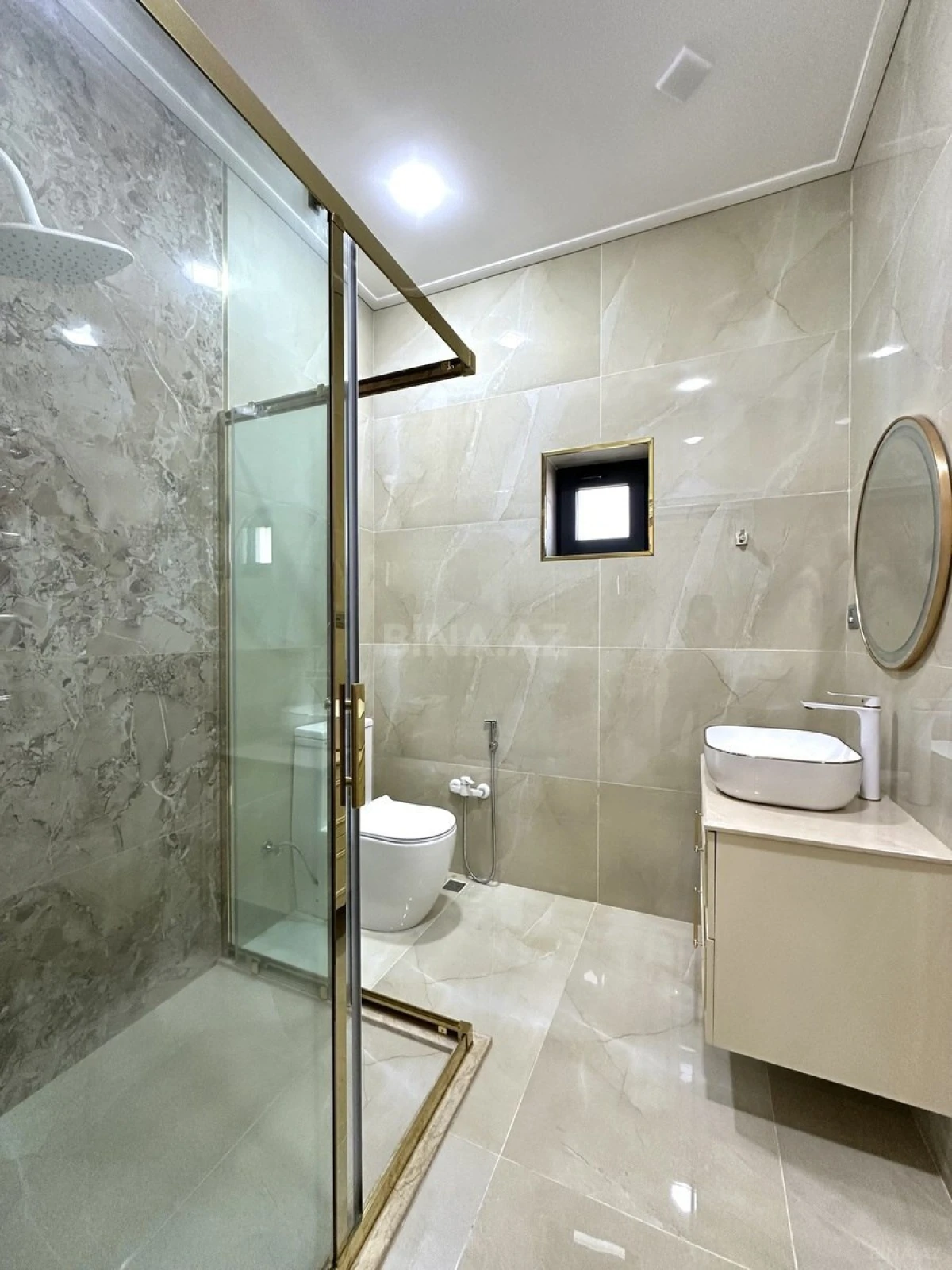 Satılır 6 otaqlı həyət evi 350 m²