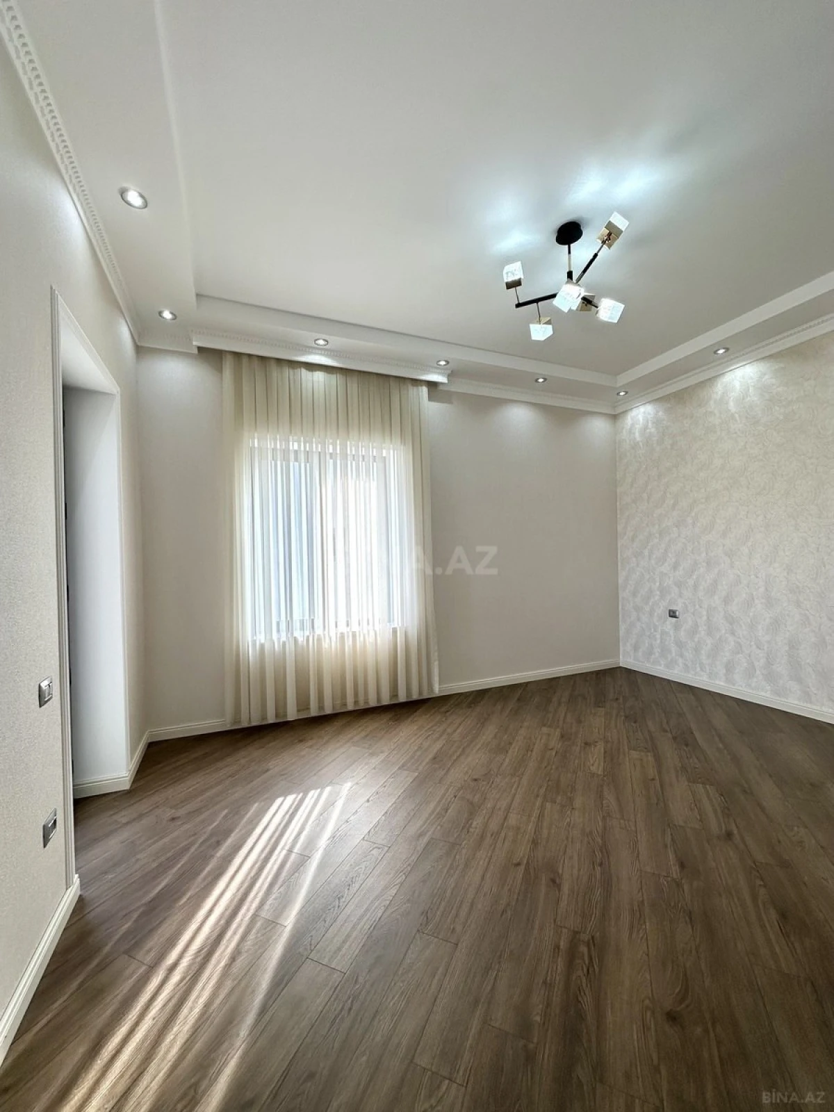 Satılır 6 otaqlı həyət evi 350 m²
