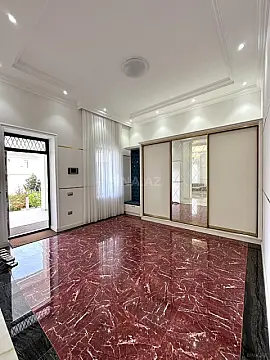 Satılır 6 otaqlı həyət evi 350 m²