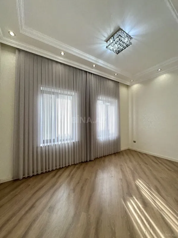 Satılır 6 otaqlı həyət evi 350 m²