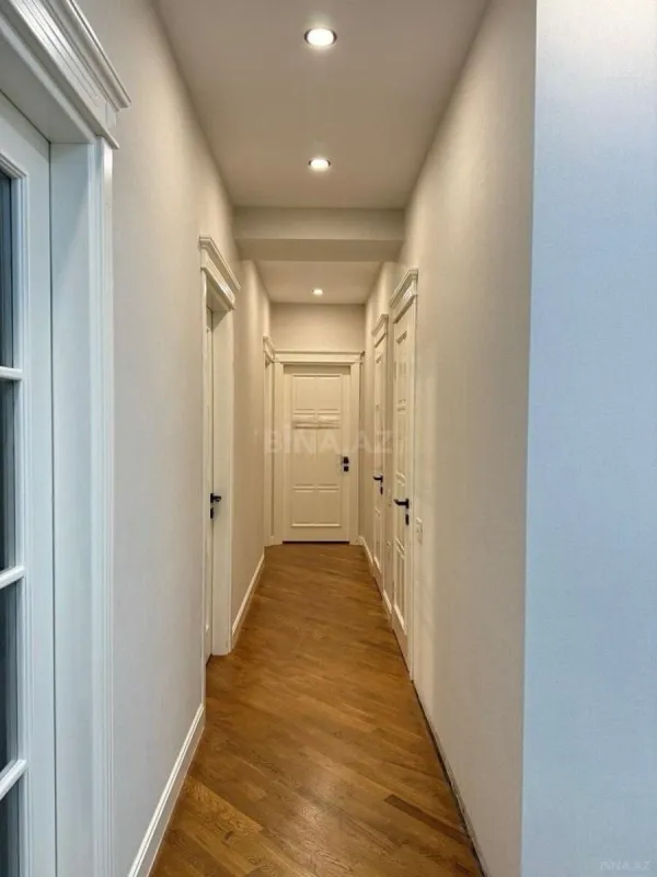 Satılır 3 otaqlı mənzil 135 m²