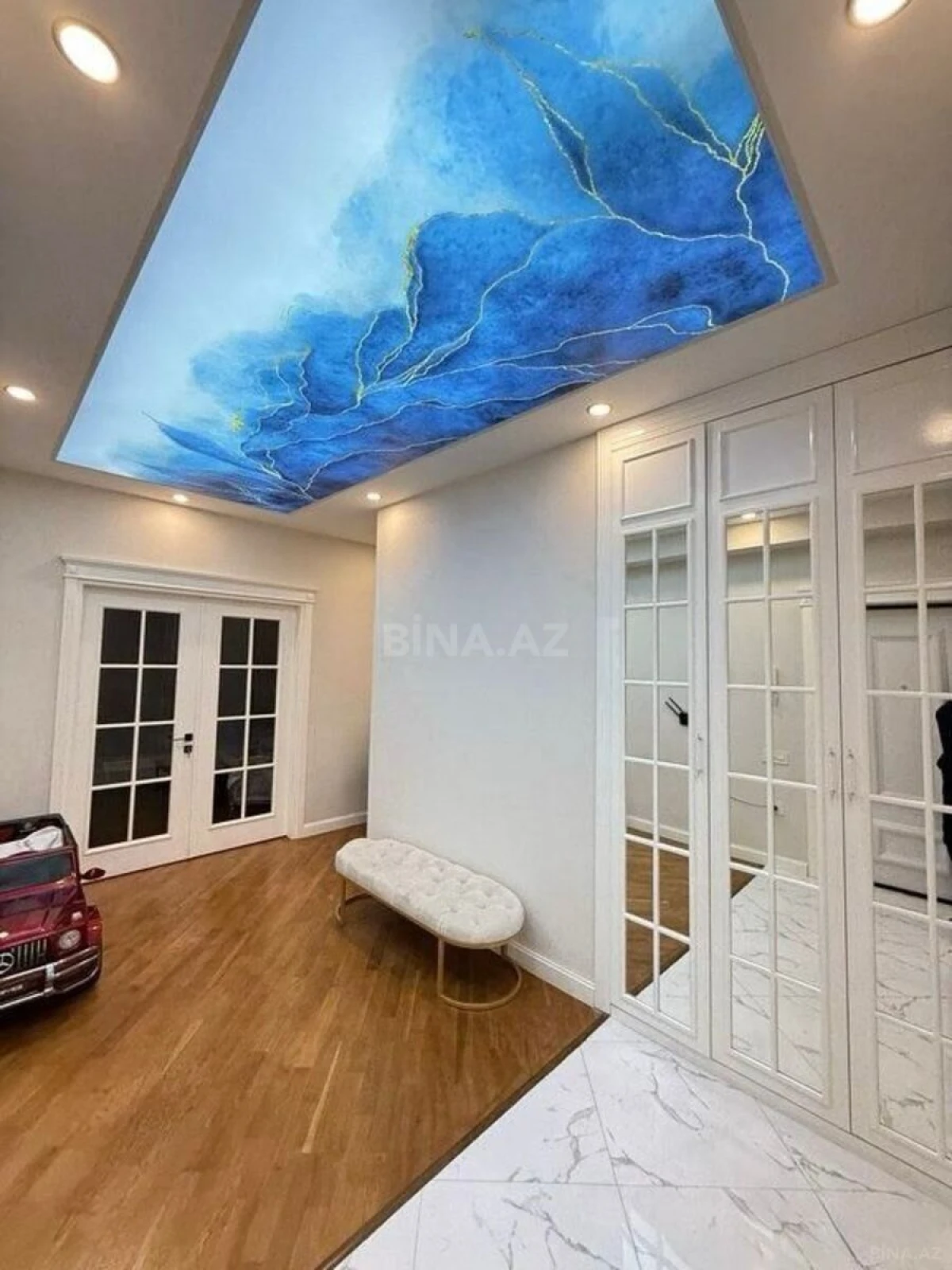 Satılır 3 otaqlı mənzil 135 m²