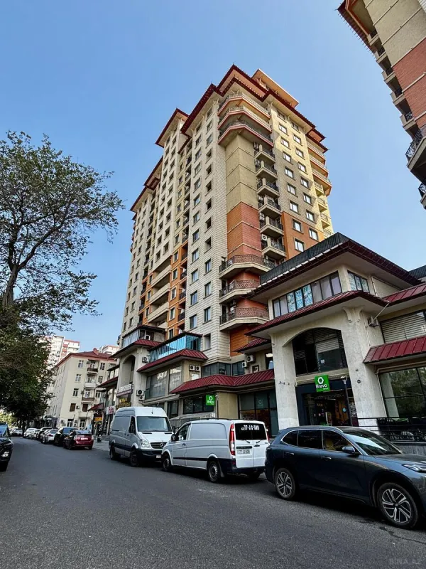 Satılır 3 otaqlı mənzil 130 m²