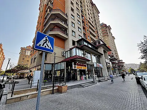 Satılır 3 otaqlı mənzil 130 m²