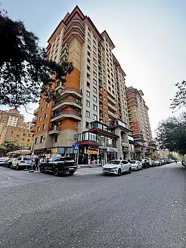 Satılır 3 otaqlı mənzil 130 m² — Bakı 3 otaq 130.00 m²