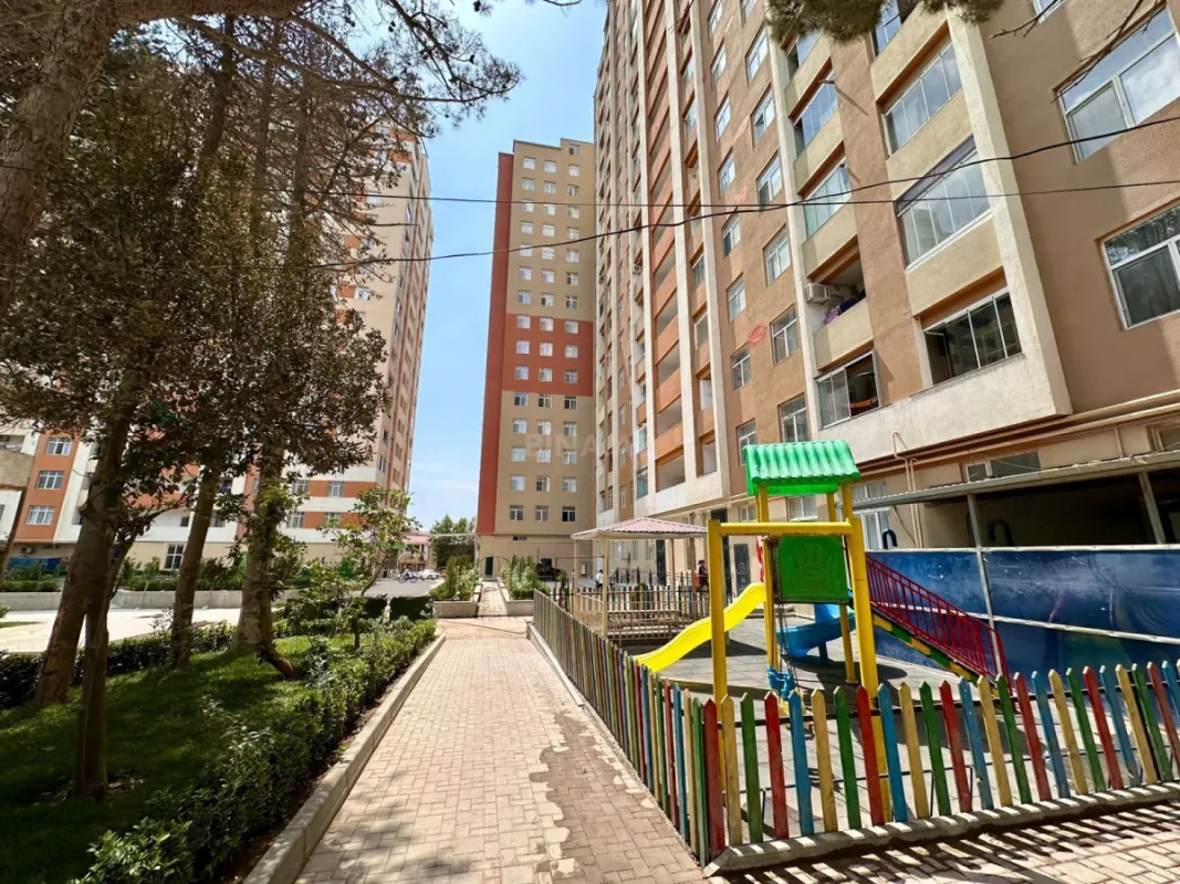Satılır 3 otaqlı mənzil 130 m²