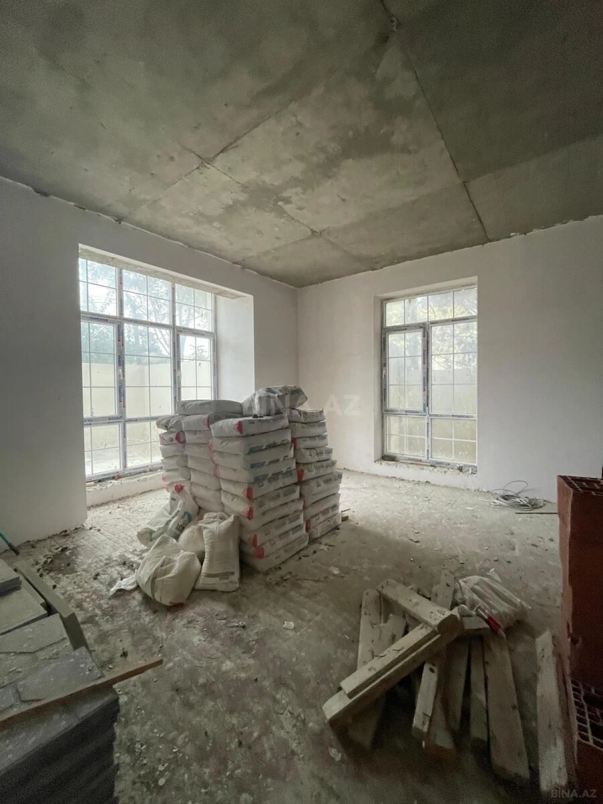 Satılır 3 otaqlı mənzil 130 m²