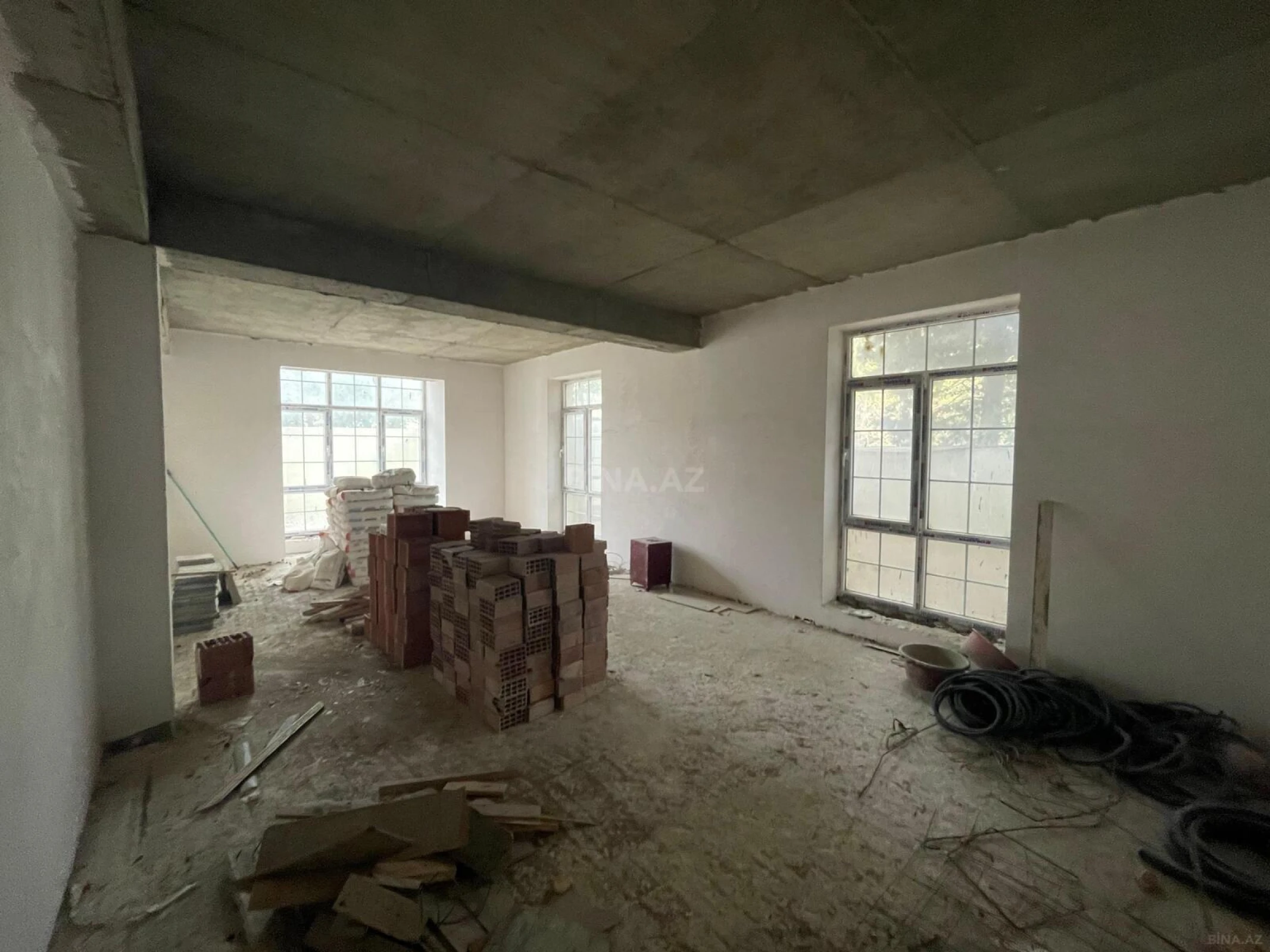 Satılır 3 otaqlı mənzil 130 m²