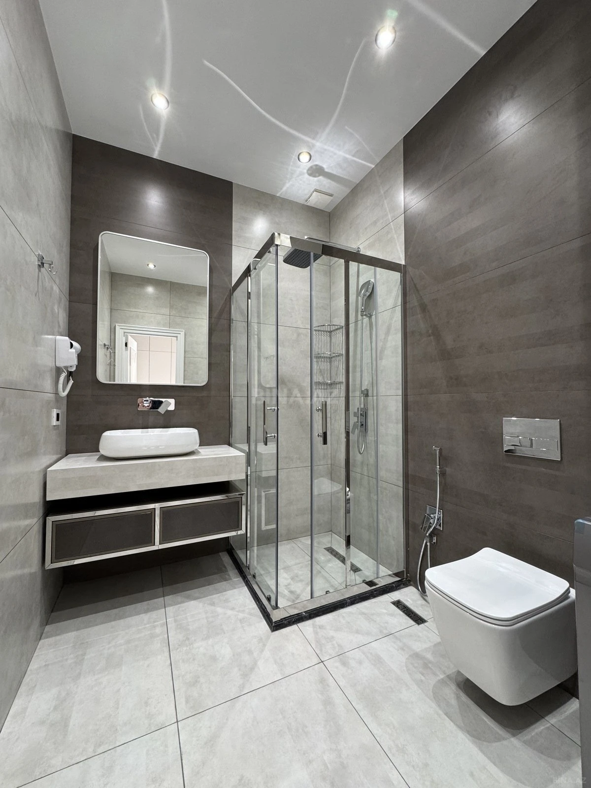 Satılır 2 otaqlı mənzil 68 m²