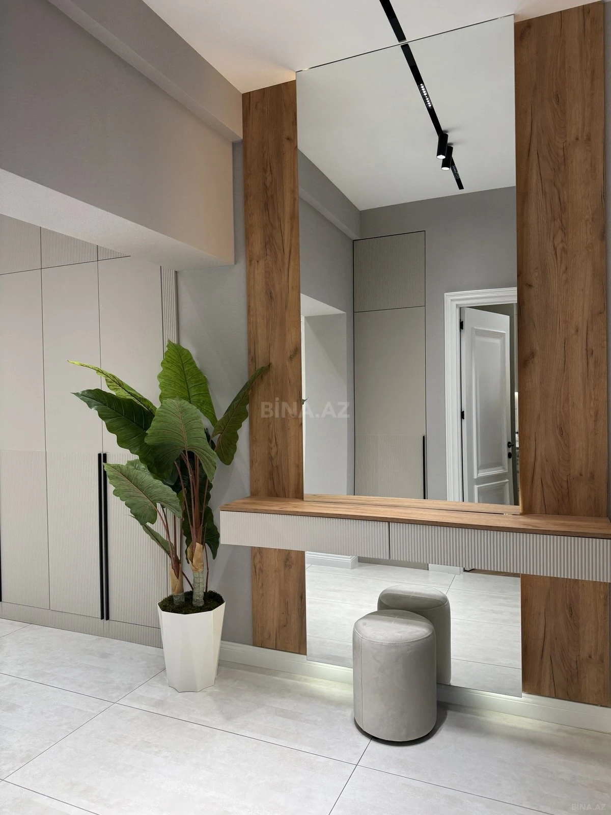 Satılır 2 otaqlı mənzil 68 m²