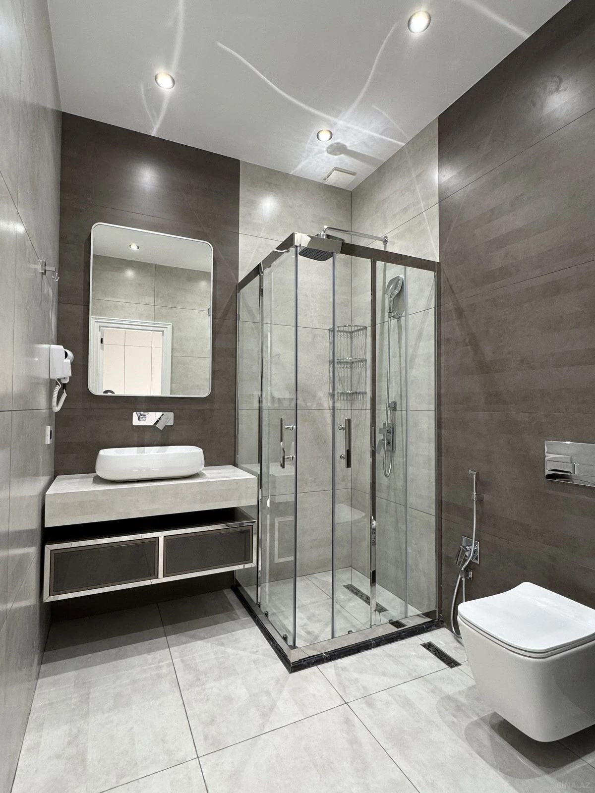 Satılır 2 otaqlı mənzil 68 m²