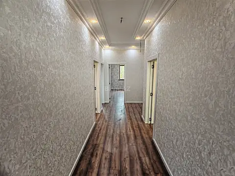 Satılır 4 otaqlı həyət evi 202 m²