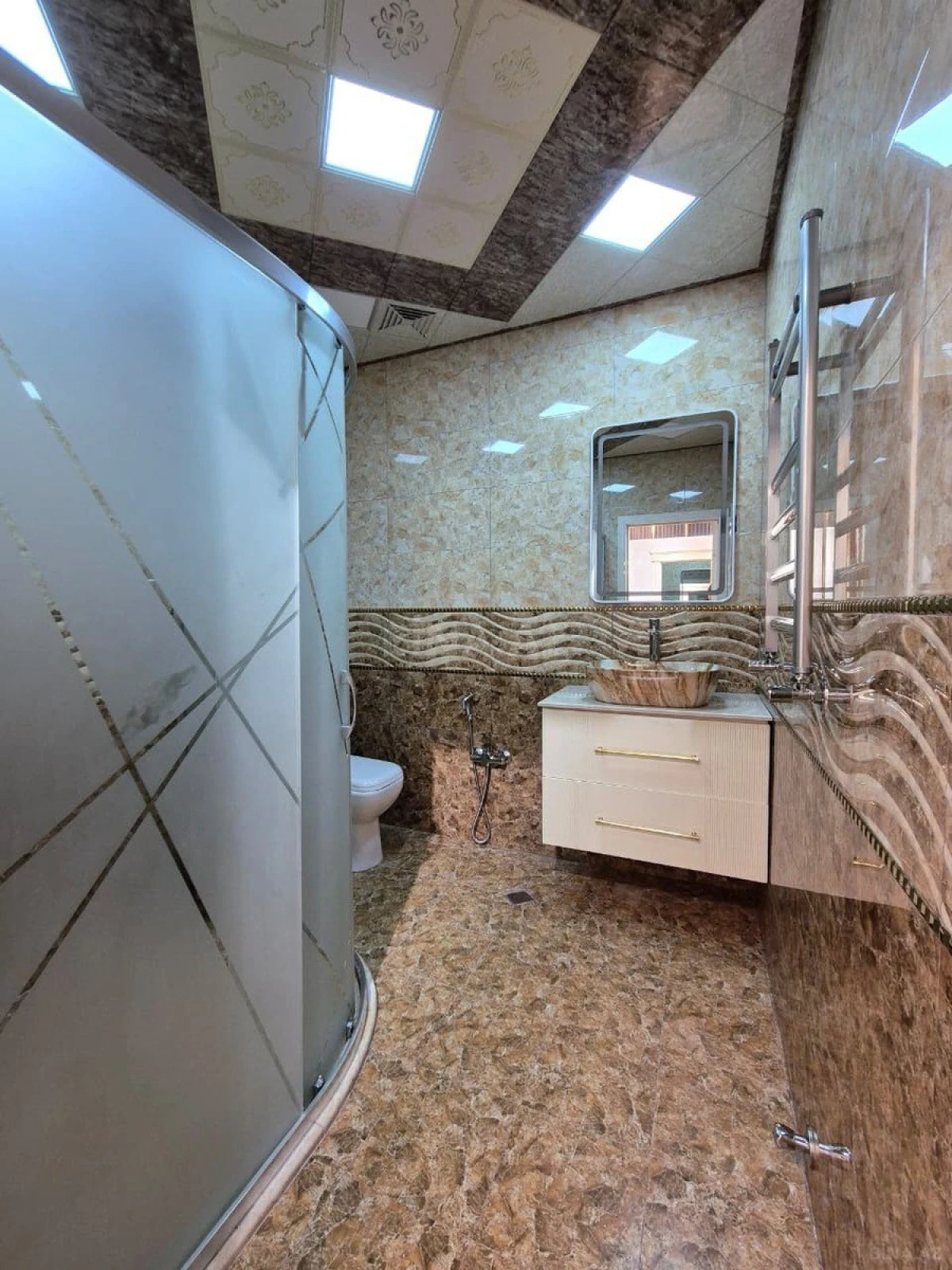 Satılır 3 otaqlı mənzil 145 m²