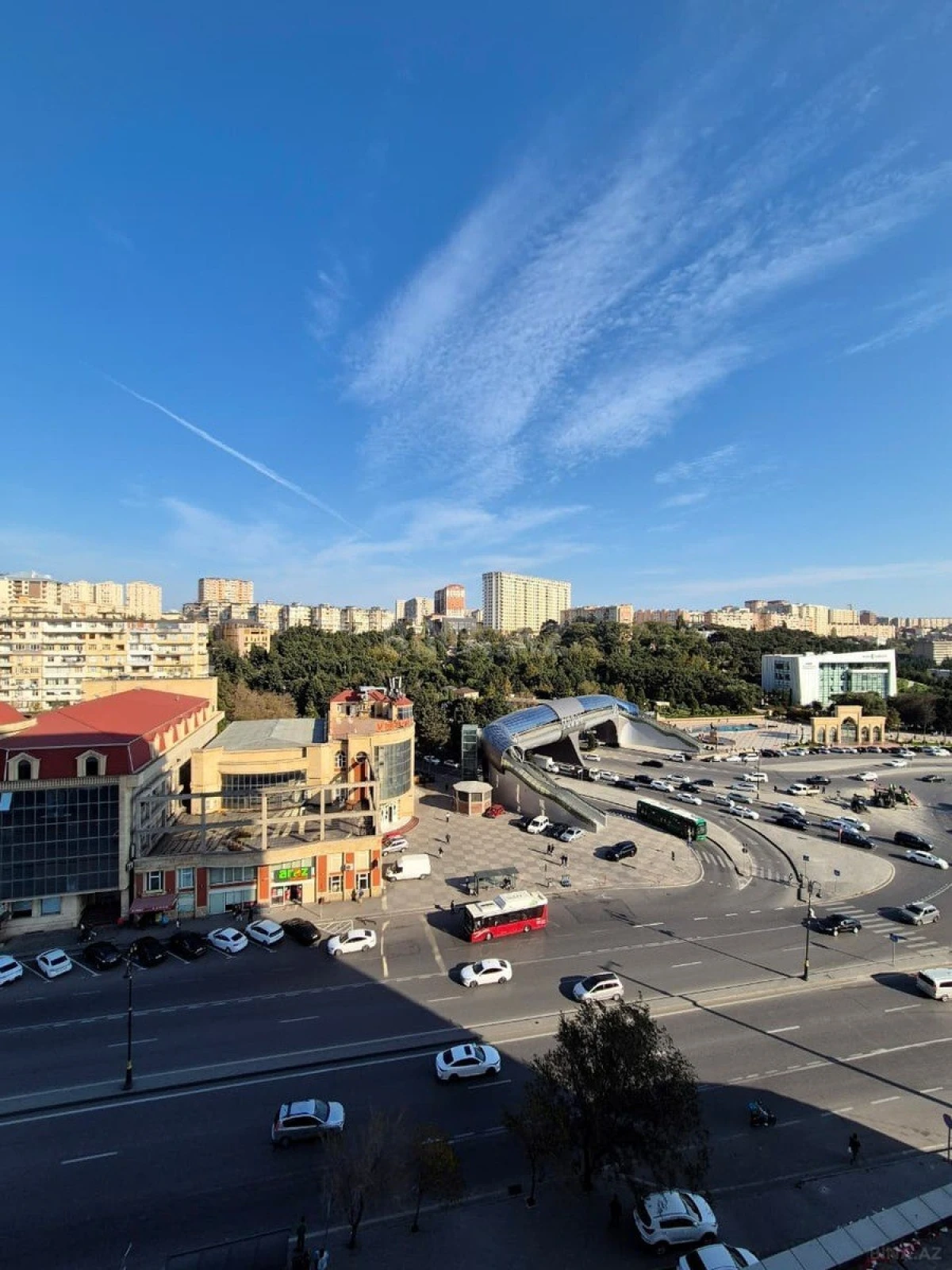 Satılır 3 otaqlı mənzil 145 m²