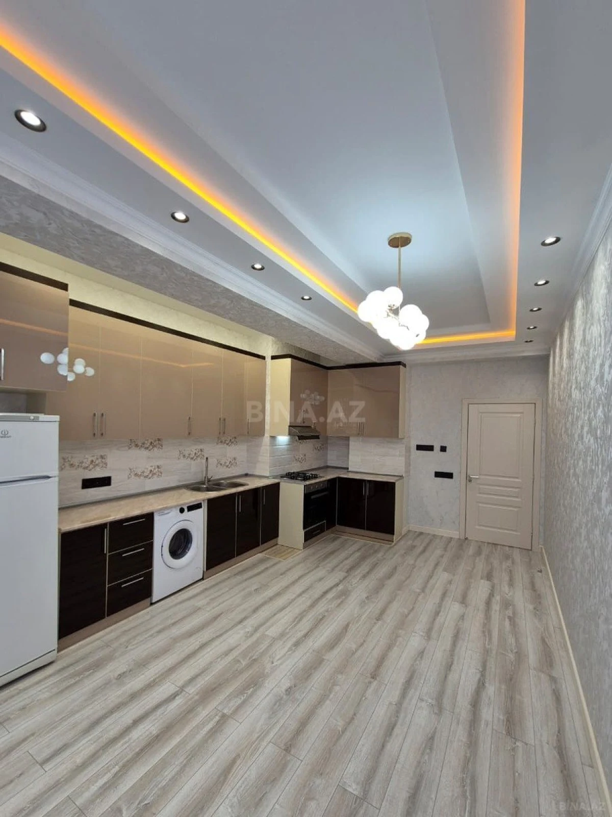 Satılır 3 otaqlı mənzil 145 m²