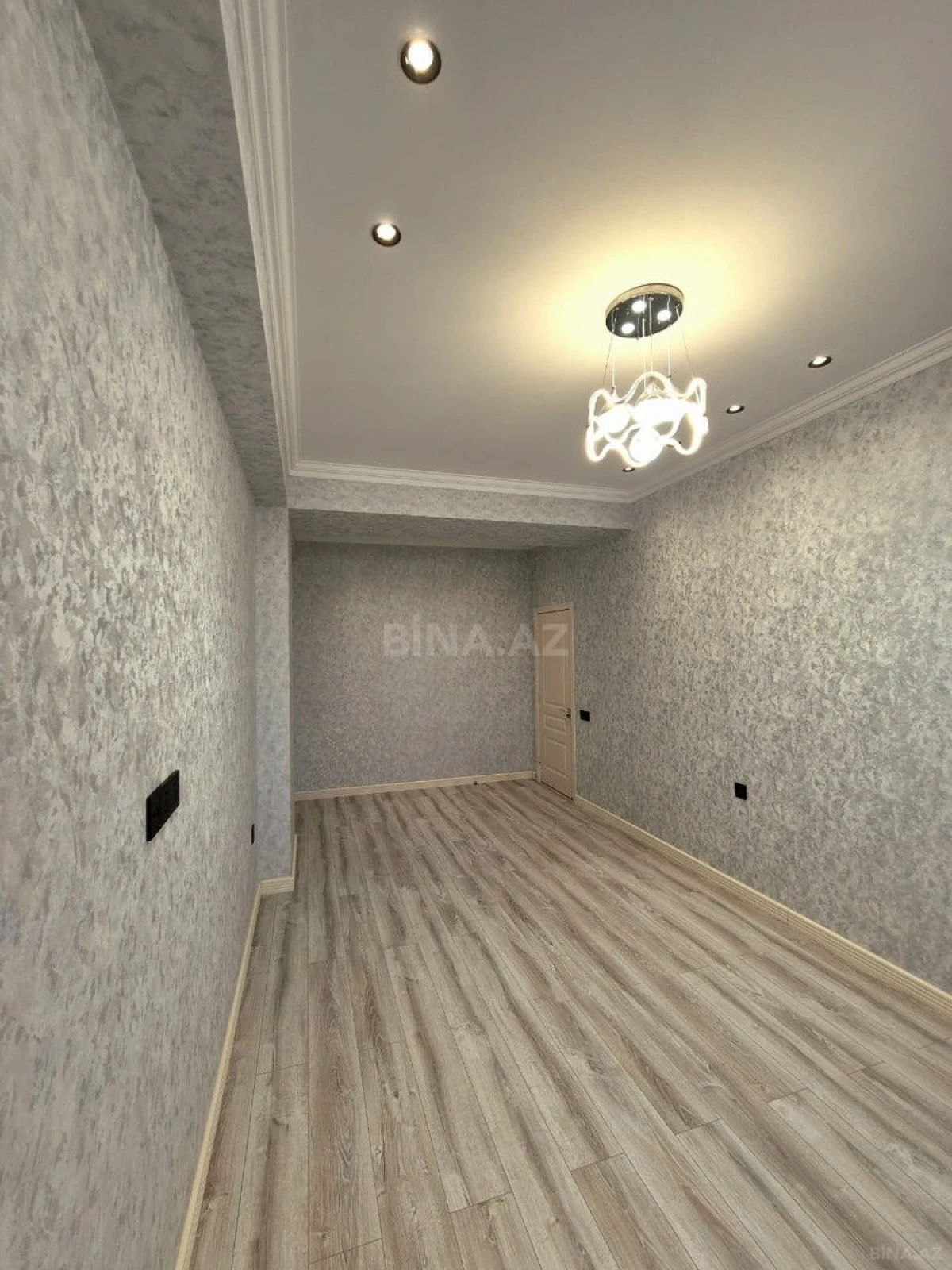Satılır 3 otaqlı mənzil 145 m²