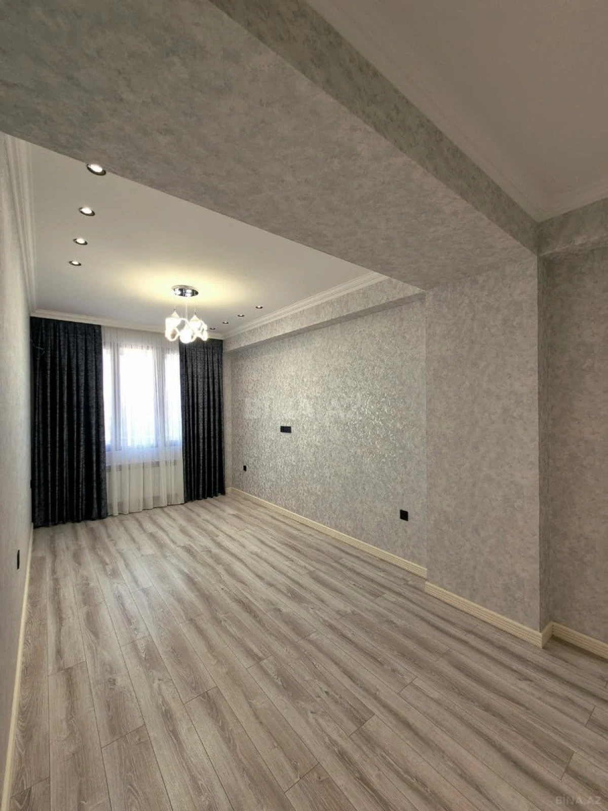 Satılır 3 otaqlı mənzil 145 m²