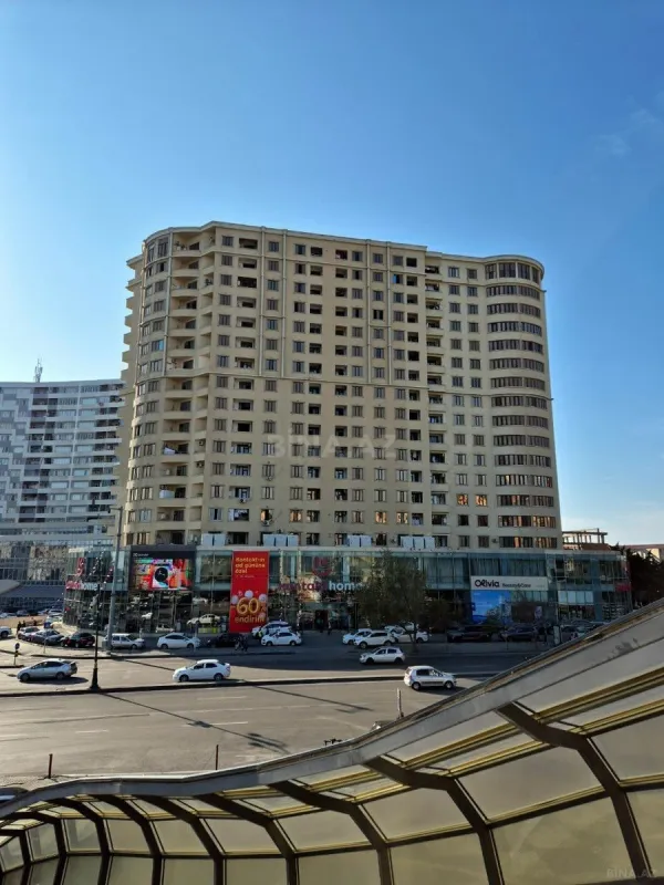Satılır 3 otaqlı mənzil 145 m²