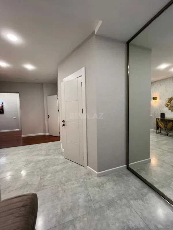 Satılır 3 otaqlı mənzil 156 m²