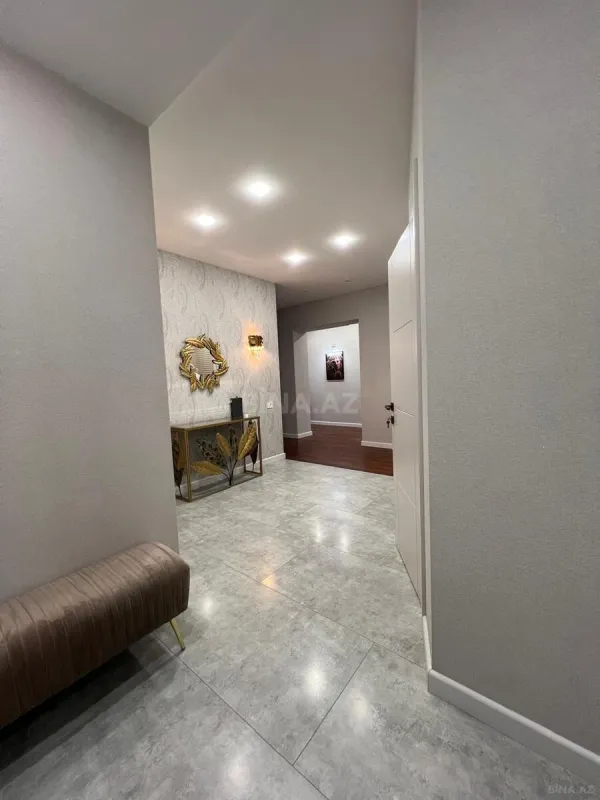 Satılır 3 otaqlı mənzil 156 m²