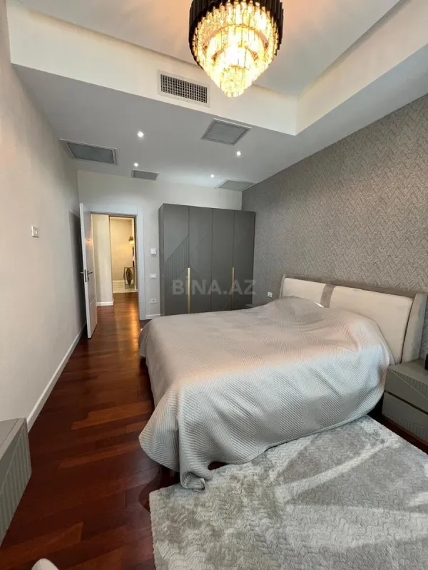 Satılır 3 otaqlı mənzil 156 m²