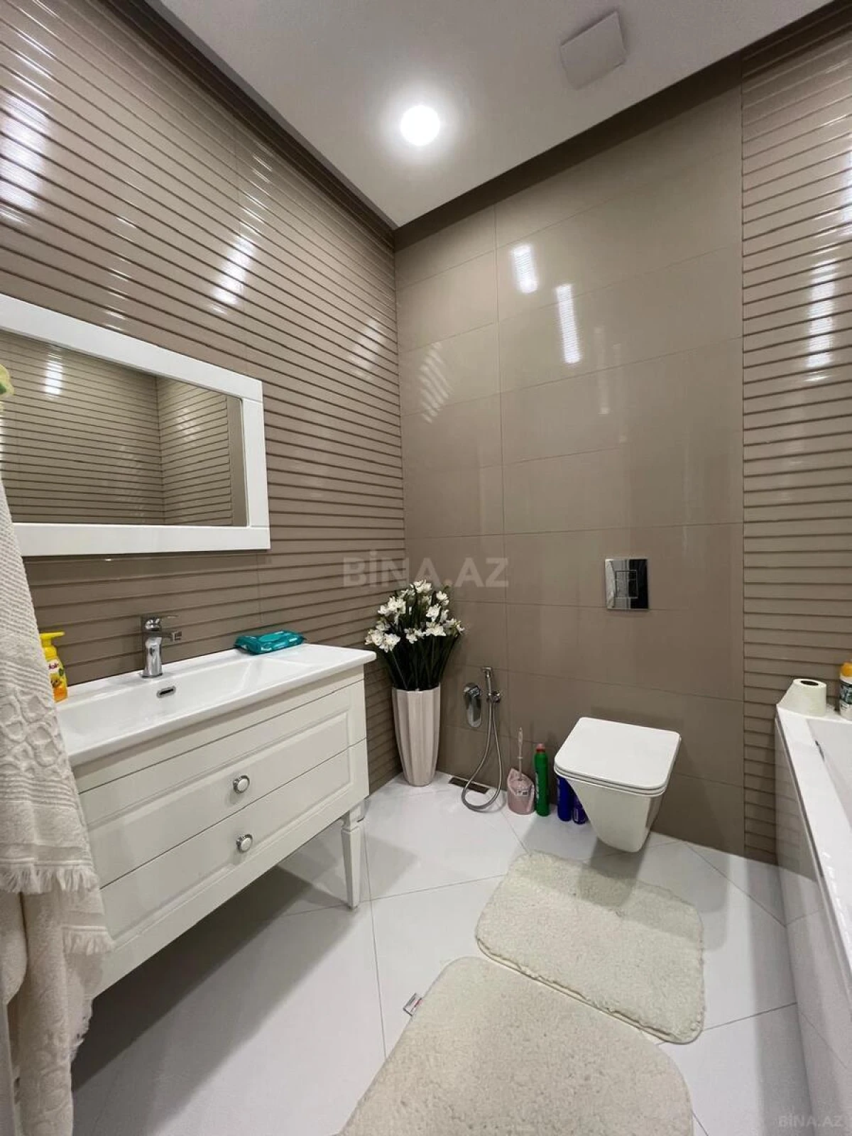 Satılır 3 otaqlı mənzil 156 m²