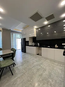 Satılır 3 otaqlı mənzil 156 m²