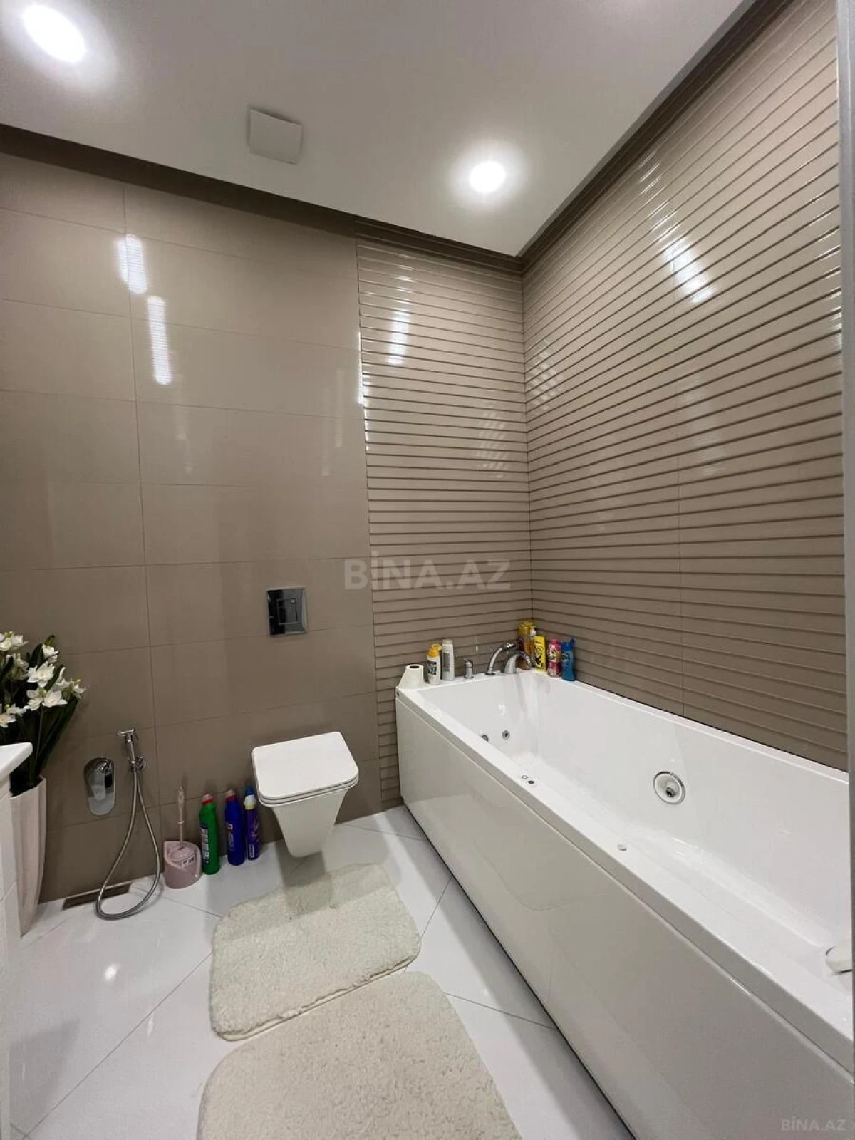 Satılır 3 otaqlı mənzil 156 m²