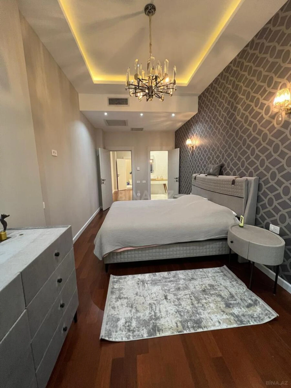 Satılır 3 otaqlı mənzil 156 m²