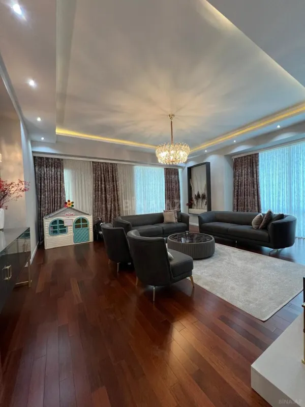 Satılır 3 otaqlı mənzil 156 m²
