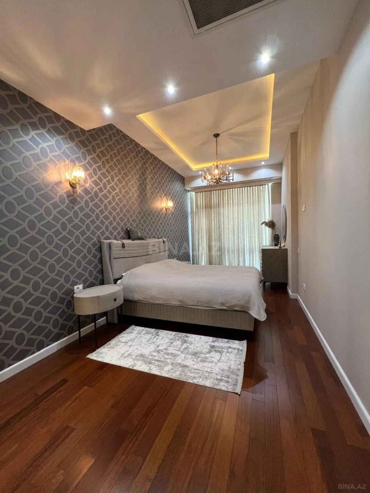 Satılır 3 otaqlı mənzil 156 m²