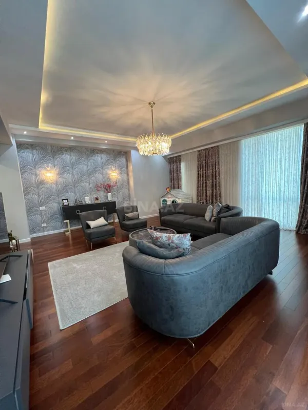 Satılır 3 otaqlı mənzil 156 m²