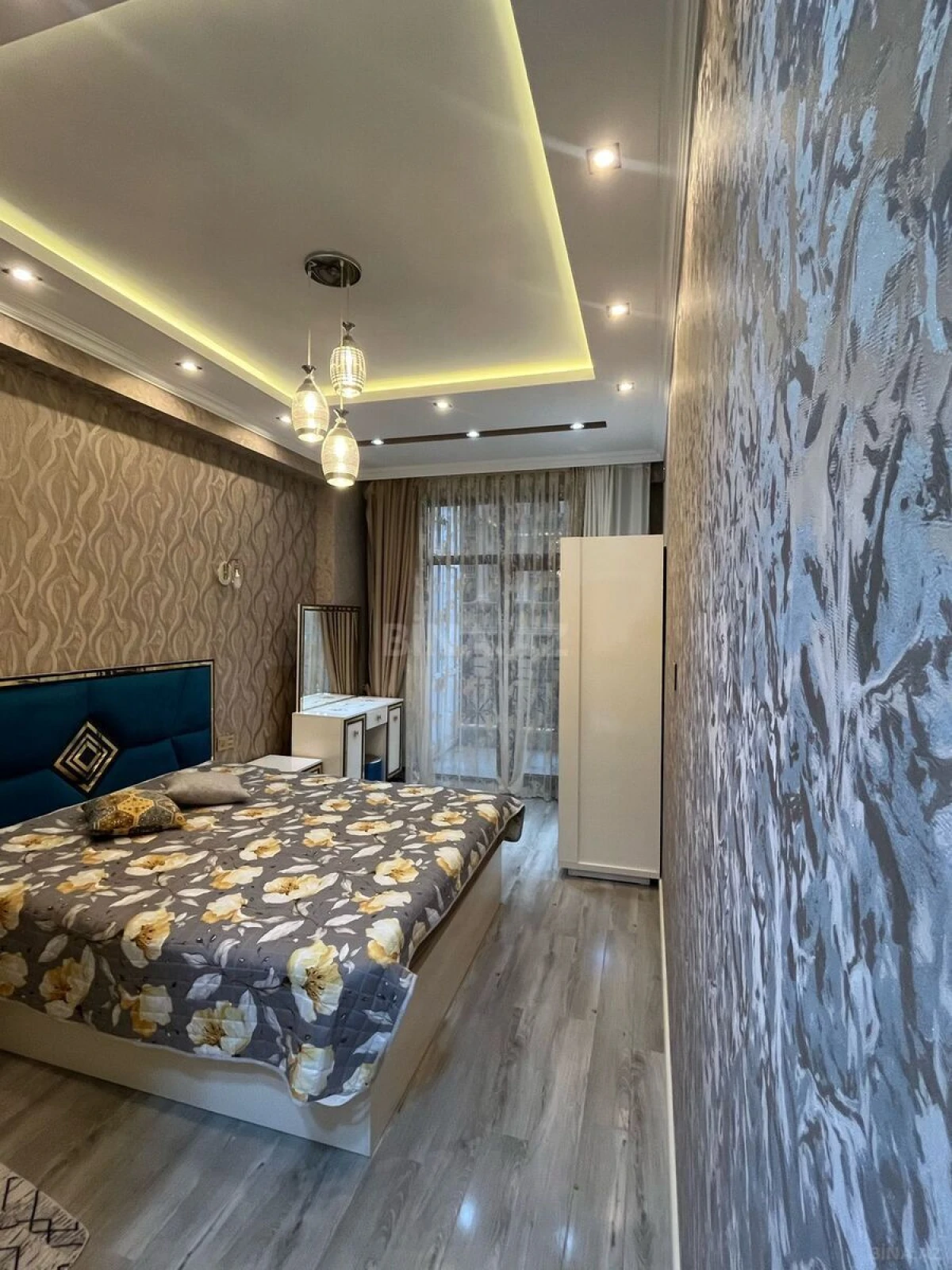 Kirayə verilir 3 otaqlı mənzil 120 m²