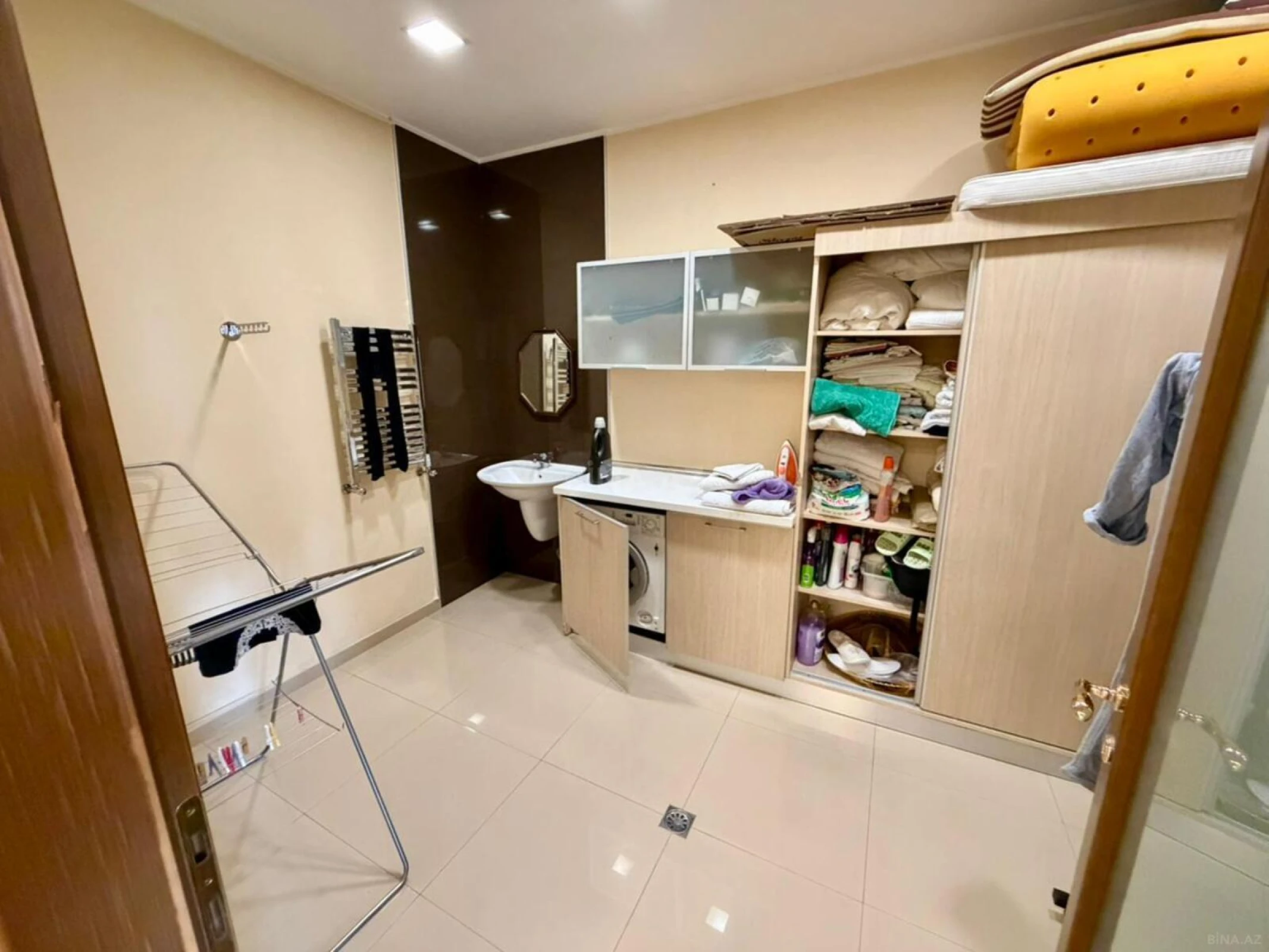Satılır 5 otaqlı mənzil 380 m²