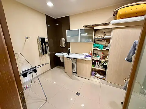 Satılır 5 otaqlı mənzil 380 m²