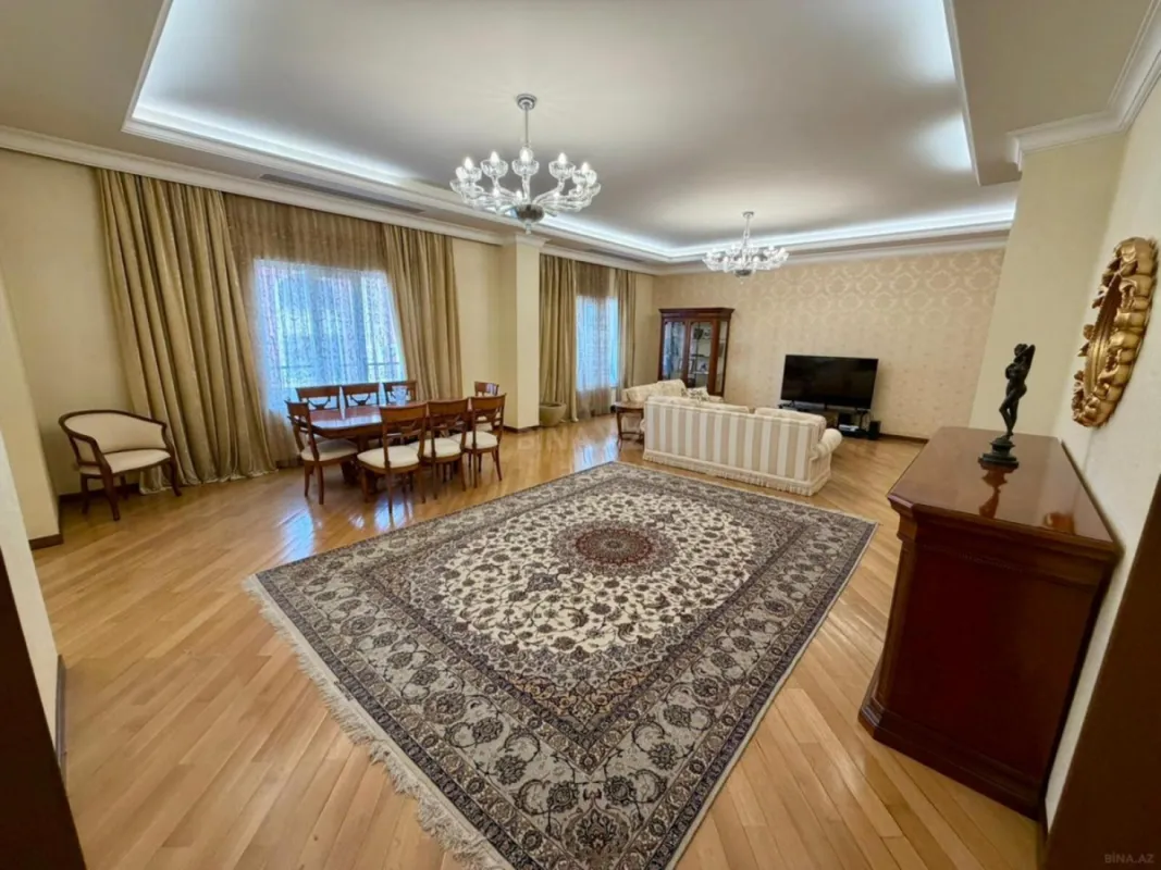 Satılır 5 otaqlı mənzil 380 m²