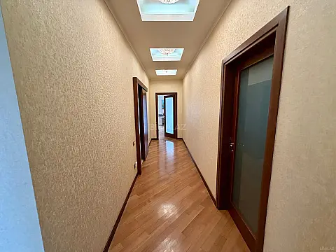 Satılır 5 otaqlı mənzil 380 m²