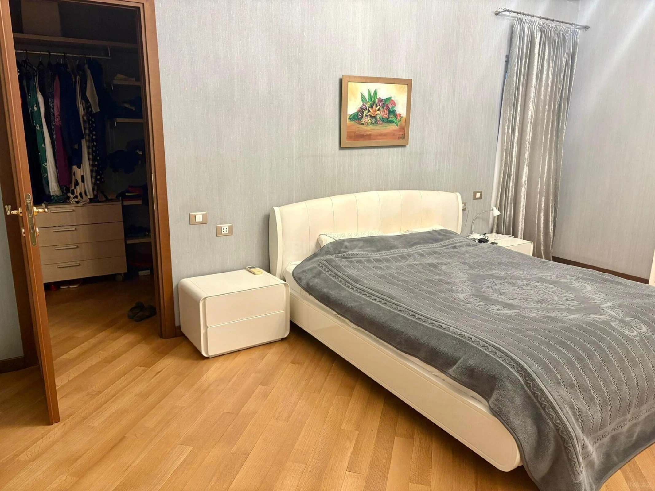 Satılır 5 otaqlı mənzil 380 m²