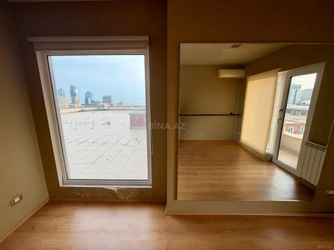 Satılır 5 otaqlı mənzil 380 m²