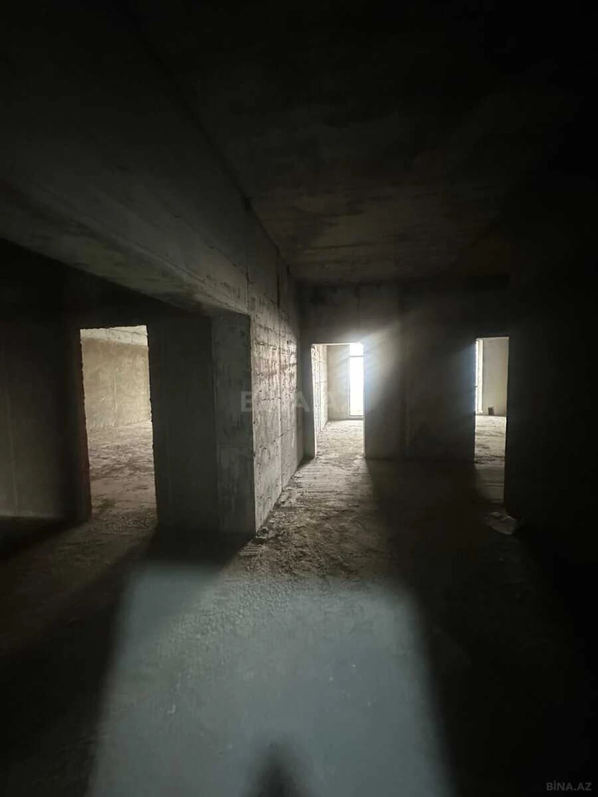 Satılır 4 otaqlı mənzil 241.9 m²