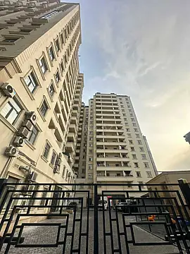 Satılır 4 otaqlı mənzil 241.9 m²