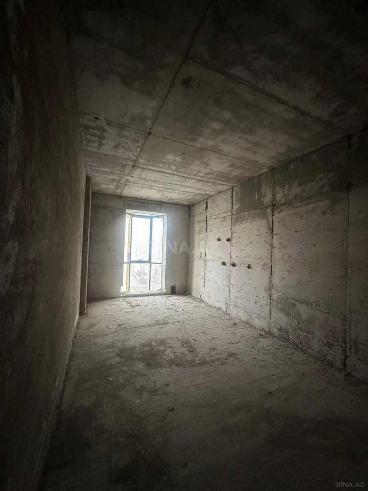 Satılır 4 otaqlı mənzil 241.9 m²