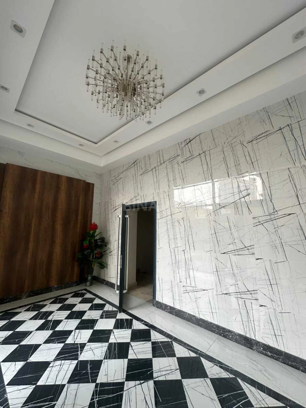 Satılır 4 otaqlı mənzil 241.9 m²