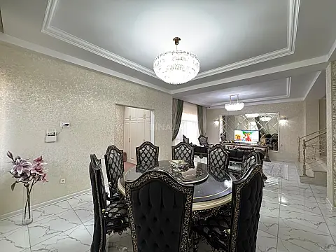 Satılır 4 otaqlı həyət evi 240 m²