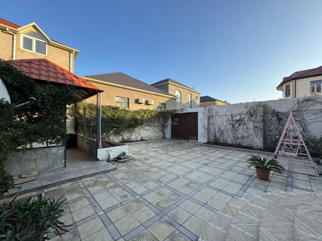 Satılır 4 otaqlı həyət evi 240 m²