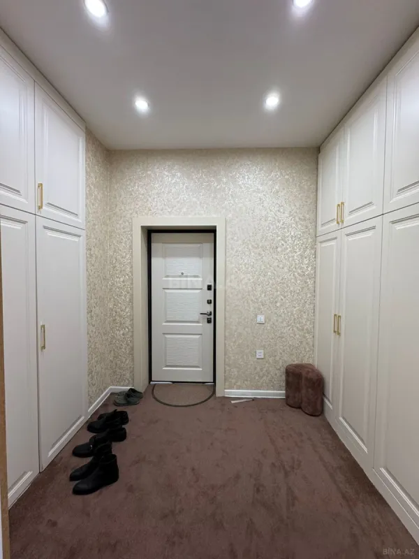 Satılır 4 otaqlı həyət evi 240 m²