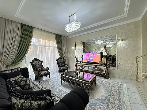 Satılır 4 otaqlı həyət evi 240 m²