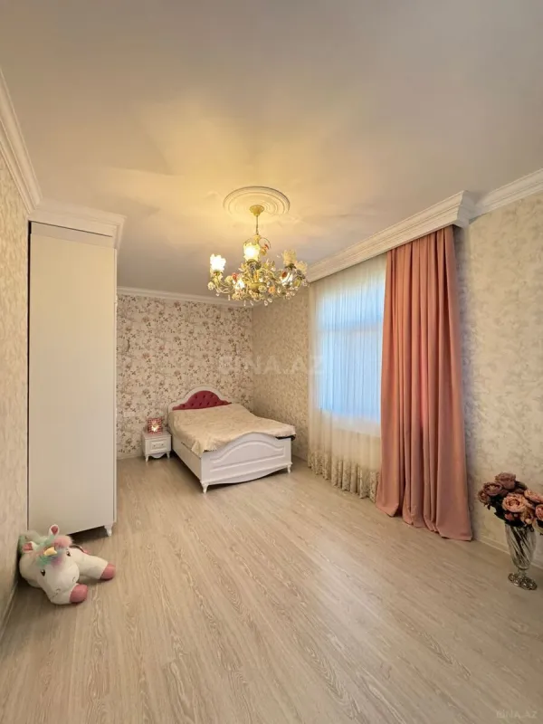 Satılır 4 otaqlı həyət evi 240 m²